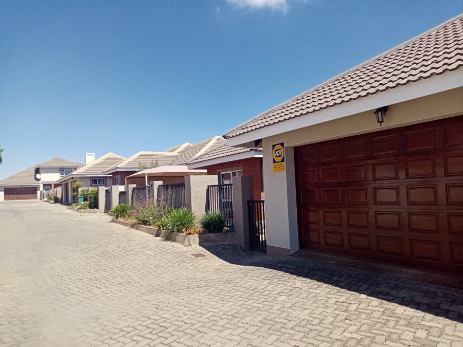 2 Bedroom Property for Sale in Summerstrand Eastern Cape